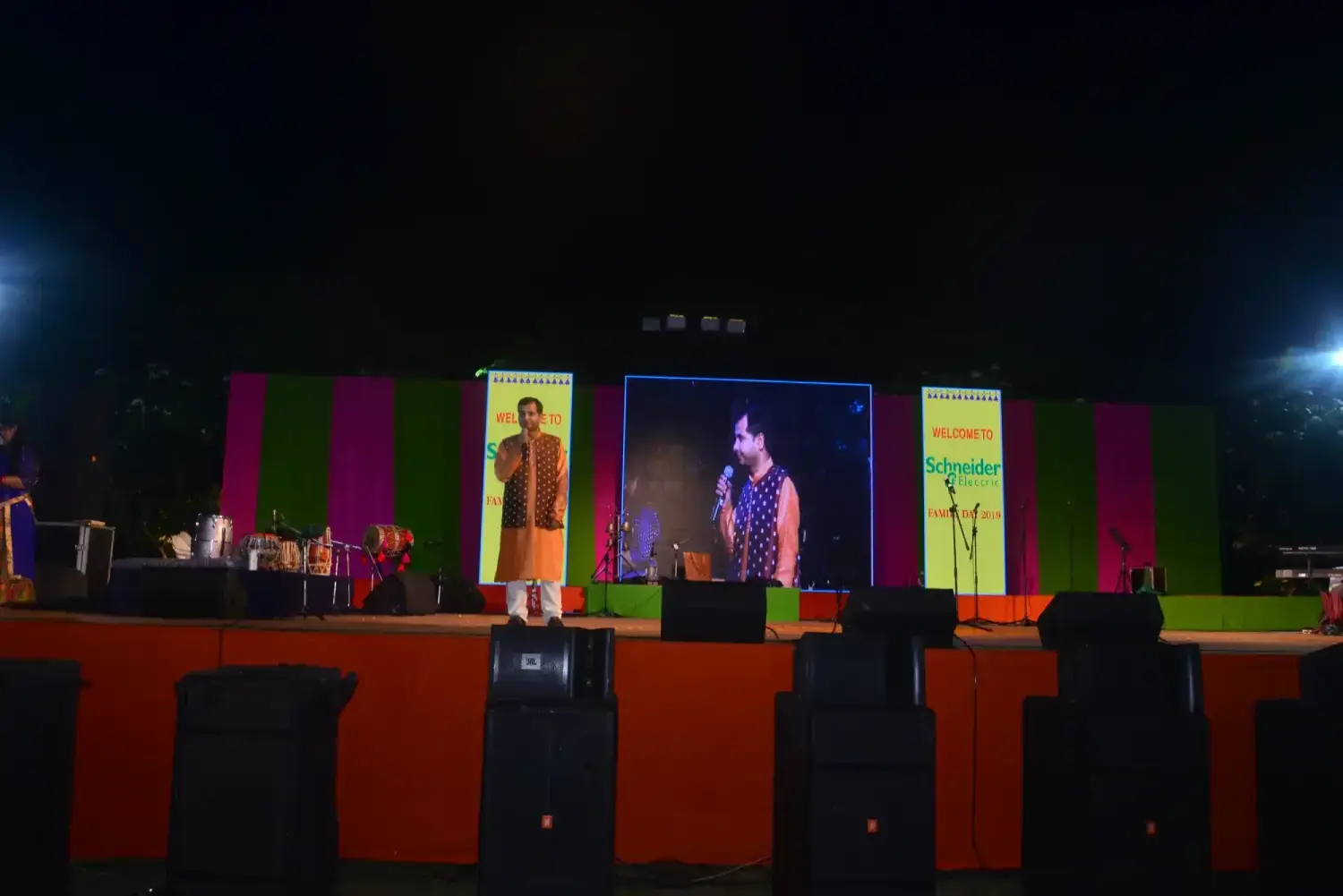 Man in suit speaking at podium with ITT logo on podium